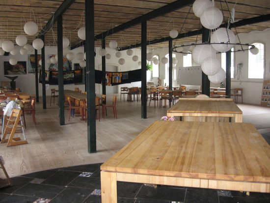 Der Essensaal mit dem Anrichtetisch den ich als erstes gebaut habe.