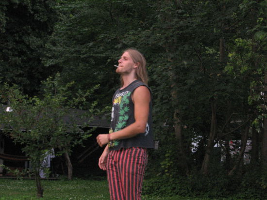 Kollega bei das Volleyball.