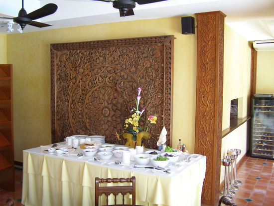 Das Mittagsbuffet (fuer drei Personen). Oppulent!