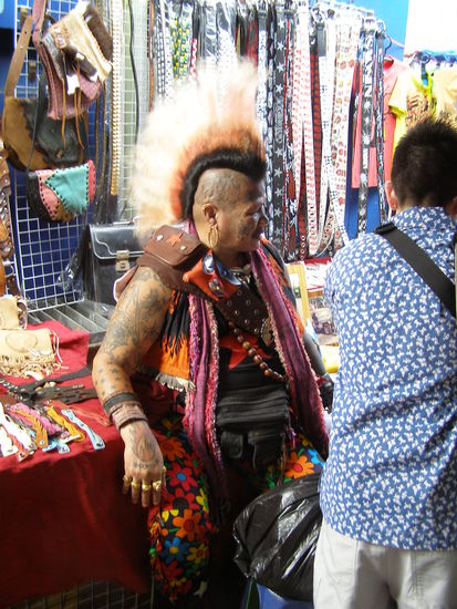 Komische Gestalten auf dem weekend Market.