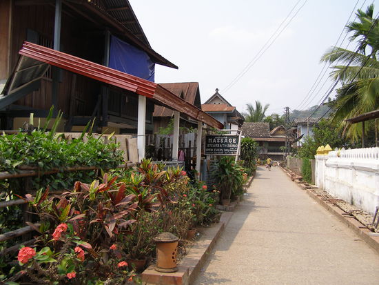 Bei Temperaturen um die 42 Grad am Tag, erscheint einem eine Dampfsauna nicht wirklich erstrebenswert. Allerdings wird es nachts empfindlich kalt.