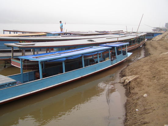 Start von Luang Prabang nach Nong Kieaw im moergentlichen Nebel