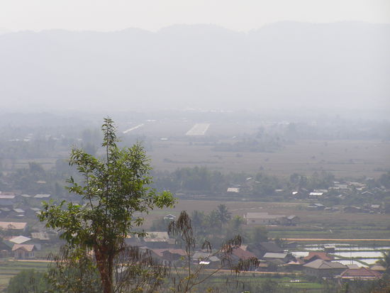 Lunag Nam Tha hat jetzt auch ein Flugfeld