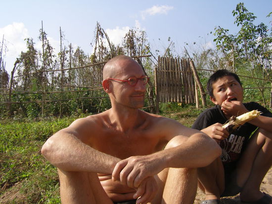 von Kindern belagert