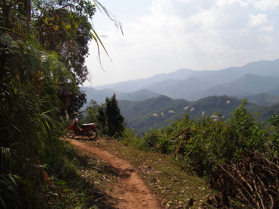 Mit Moped mitten in den Bergen