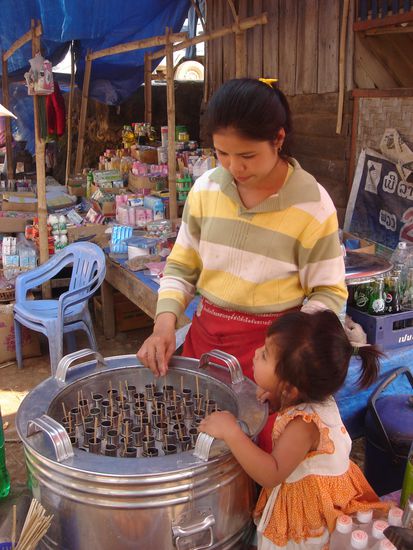 Und dann endlich das erste Eis in Mouang Khwa, habe da richtig viel von geknabbert.