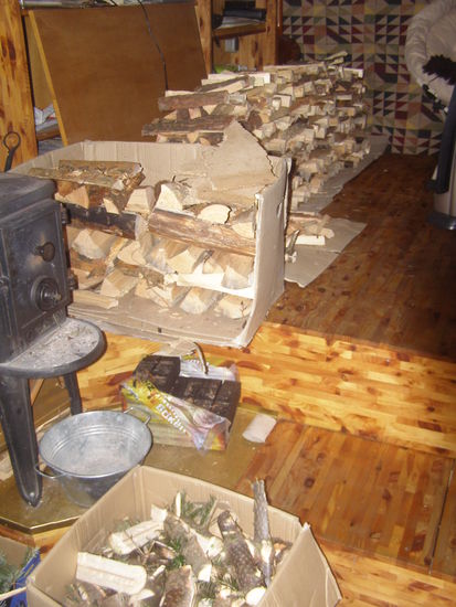 Alles Holz was ich noch kurzfristig für meinen Ofen bekam war nass und mußte erst getrocknet werden.