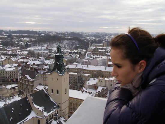 Diese Dame ist übrigens nicht bloß hübsch sondern auch die Tochter meines Gastgebers und (leider) erst 16. 