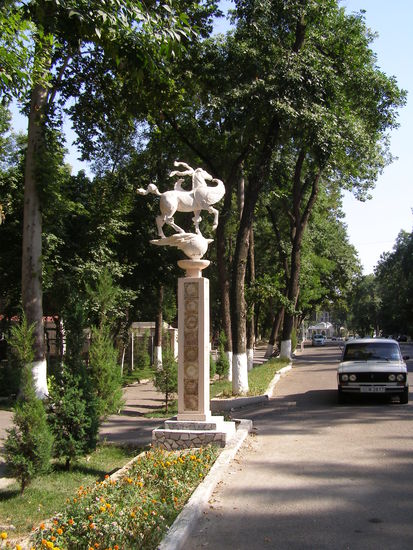 Meine Straße. Gerade 7 Minuten zu Fuß von der Baustelle.