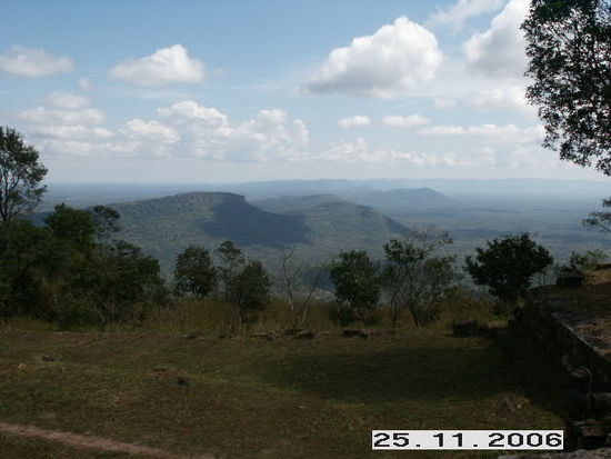 Nur mal so, links ist Thailand, rechts Cambodia und ganz hinten Laos. Toll, oder?