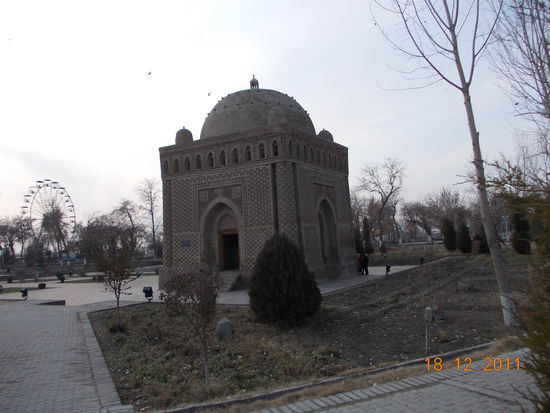 Das älteste komplett erhaltene Bauwerk Bucharas, aus dem 6ten Jahrhundert. Man findet dort noch keine Verziehrungen...