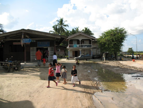 Find ich uebrigens recht angenehm. Wenn man ein Gewerbe sucht, findet man es immer auf einen Haufen. Somit muss man sich nur noch die Gegend suchen und nicht die genaue Adresse wissen.