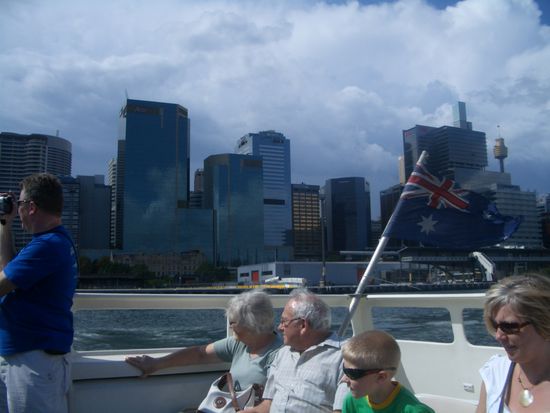 Skyline waehrend der Hafenrundfahrt