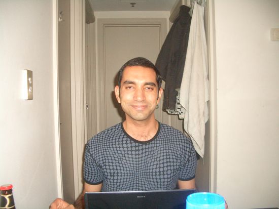 Kaz
"Der Kaz der kazl" (heisst soviel wie: "der Kaese schimmelt" 