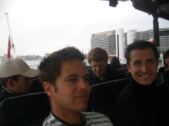 Faehre auf dem Weg zum Olympic Park (von links: Rene, Ich, Tom, Dirk)