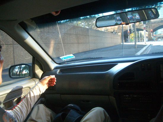 und ja...links ist kein Steuer