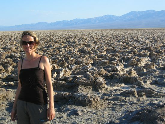 Am "Devils Golf Course" - und Vera kurz vorm Hitzschlag 