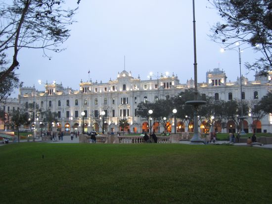 Plaza San Martin am fruehen Abend