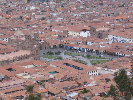 La Plaza Armas von Sacsayhuaman aus
(links die Kathedrale, rechts die Compania de Jesus)