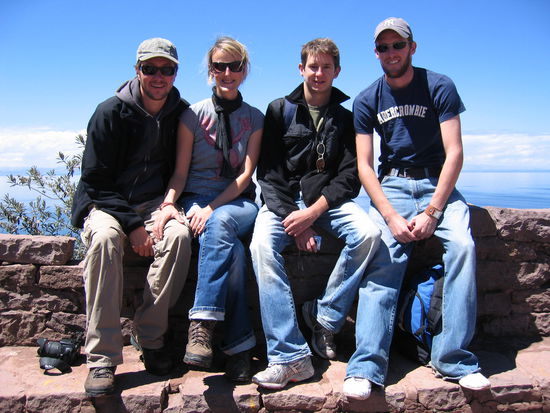 Marc, Vera, Mark und Owen auf der Insel Taquile