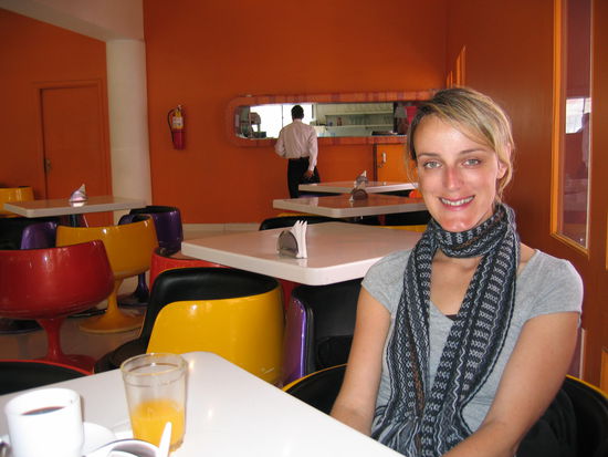 Hippes "70-er Jahre Restaurant" - auf Perus moderner Einkaufsmeile Mariscal Santa Cruz