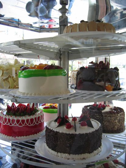 Mmmmmhhh lecker - also bei Suessspeisen macht auch den Bolivianern so schnell keiner etwas vor.