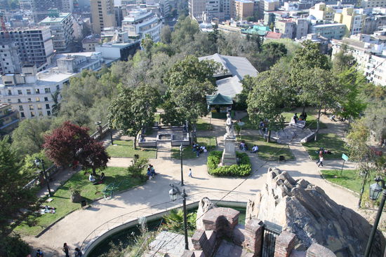 ...und Park unterhalb des "Torre Mirador"