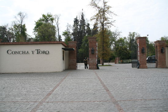 Grosses Weingut - grosser Eingang 