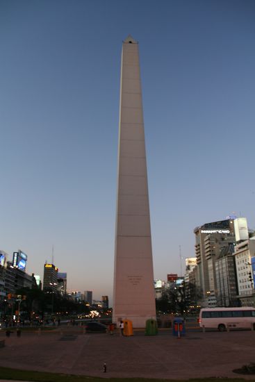Obelisk - am Plaza ...