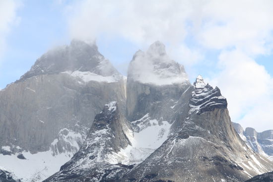Die 3 Torres - riesige, nadelartige Granitberge, die zwischen 2600 und 2850 m hoch sind