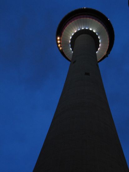 Auf einem von den hellen Lichtern (4 Glasfenster) sass Vera (Foto unten...)