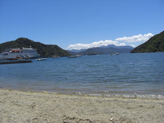 Blick von Picton mal bei schoenem Wetter...