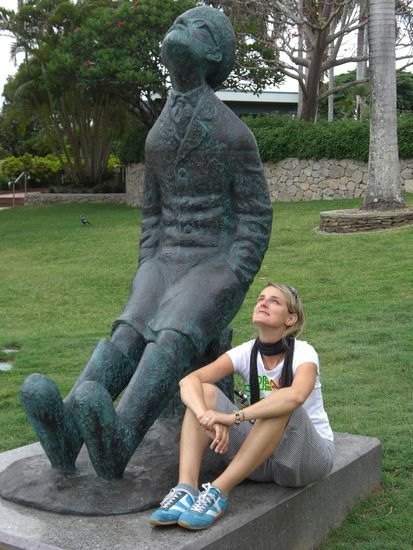 Sternengucker vor dem Planetarium