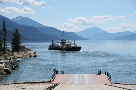 Faehre auf der Strasse von Revelstoke Richtung Nakusp