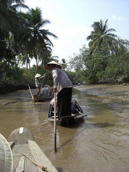 Unterwegs im Longtailboot auf einem der vielen Seitenarme des Mekong