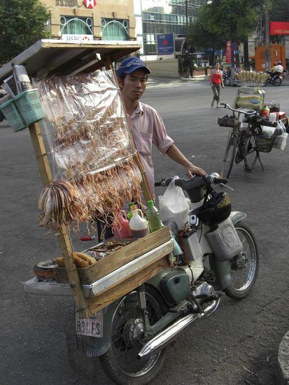 Strassenverkaeufer mit... - ja was eigentlich?
