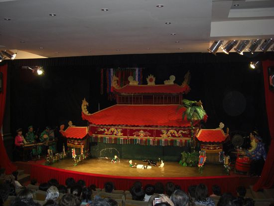 Water Puppet Show - sehr suess!