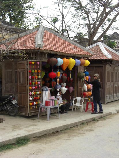 ... und kunstvolle Verkaufsstaende!