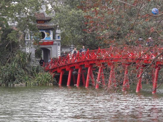 Hoan Liem Lake mit Huc Bridge