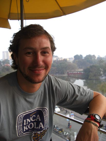 ... erholen wir uns in einem Cafe oberhalb des See's...