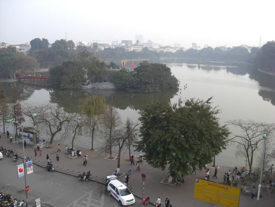 Ueber den Daechern und Strassen von Hanoi