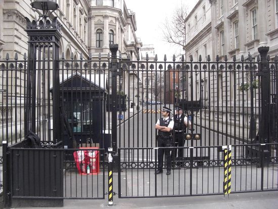 Downing Street Nr. 10 - die Polizei ist etwas nervös...