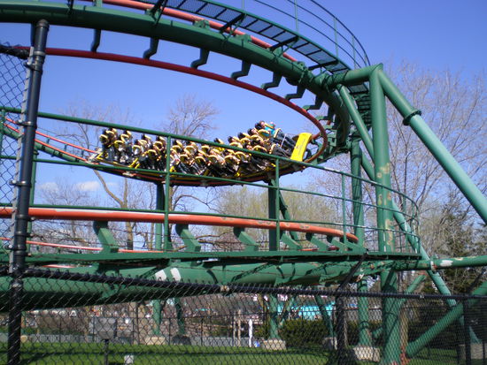 Die Achterbahn in der man steht!