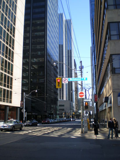 Hier befinde ich mich gerade auf einer der Seitenstrassen im Financial District und bewege mich zu unserem Treffpunkt an der Union Station!