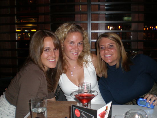 Tja, die USA haben auch ihre schoenen Seiten. Naja, stimmt nur bedingt denn Lina in der Mitte kommt aus Schweden.