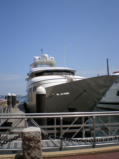 Meine Yacht kurz vor unserer Rundfahrt... naja nicht ganz... aber vielleicht in 5 Jahren! 