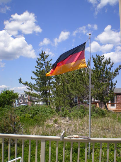 Passend zum deutschen Dinner weht draussen die deutsche Flagge, da bekomme sogar ich mal ein wenig Heimweh...