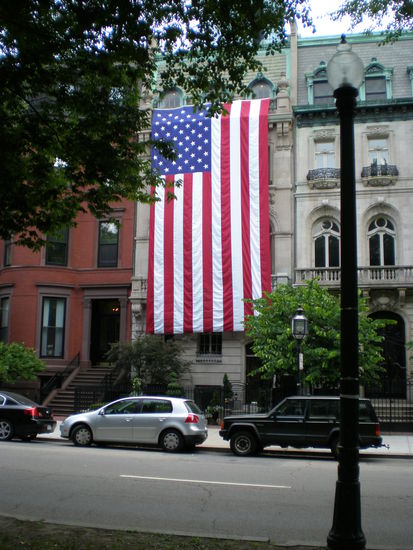 Eine der "kleinen Flaggen" auf der Com Ave