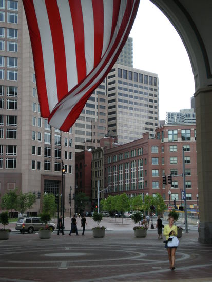 Eine andere kleine Flagge am Harbour Hotel