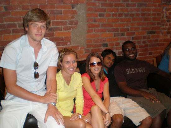 Wir im Starbucks, bei schlechtem Wetter!